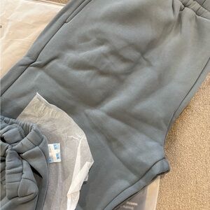 Women's Sky Comfort Cropped sweatpants Pants